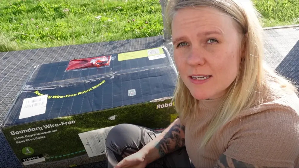 Load video: Tristan's Smartes Heim tests the RoboUP Raccoon 2 SE, the AI-driven robot mower that works without boundary wires or antennas. From setup and mowing modes to obstacle detection and slope performance, here's how it performs in real-world conditions.